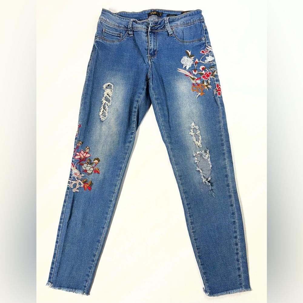 YMI WOMENS JEANS SIZE 5 Embroidered Floral Mid-rise Med Wash Ankle Jeans A-23